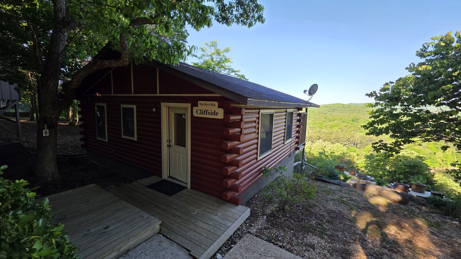 Log cabin overlooking the White River valley from its clifftop setting